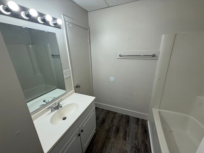 Foto del edificio - 206 Olliff St