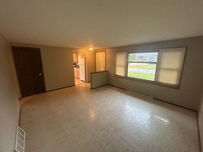 Foto del edificio - 703-705 Woodbine Ave