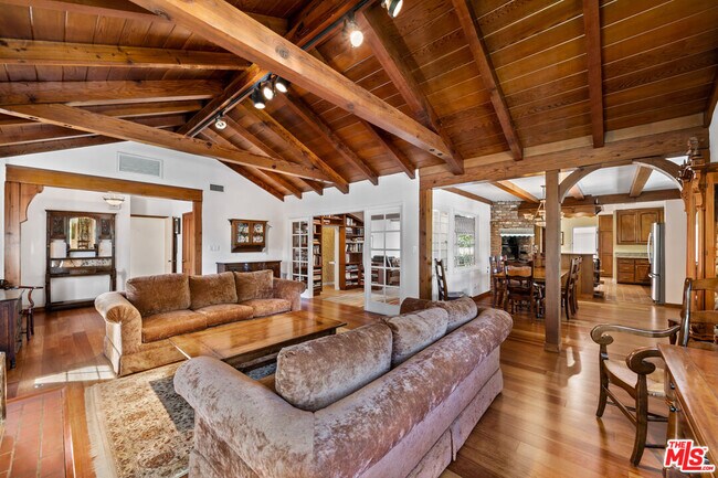 Building Photo - 3761 Wrightwood Dr