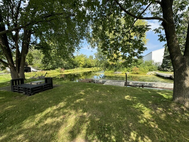 Foto del edificio - 1345 Egg Harbor Ln