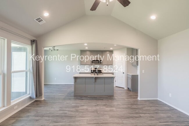 Building Photo - 3 Bed | 2 Bath in Broken Arrow!