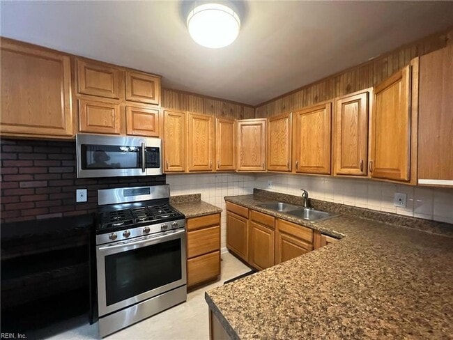 Building Photo - 4556 Dora Cir