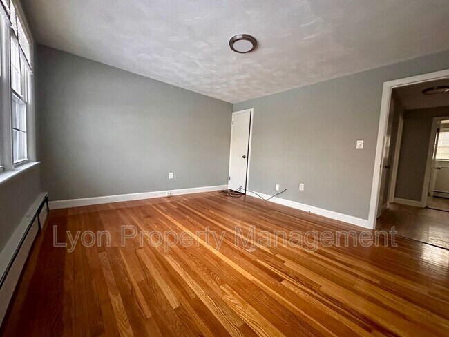 Building Photo - 90 Waldron Ave