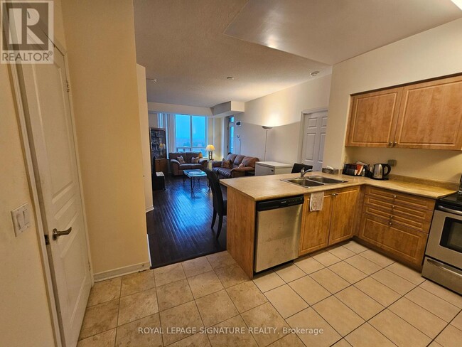 Photo du bâtiment - 350 Red Maple Rd