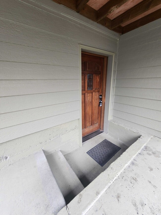 Building Photo - 304 NE 50th St