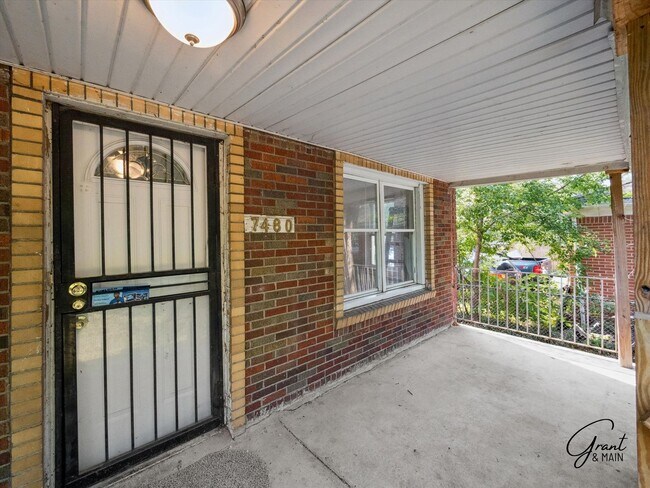 Foto del edificio - $1200 3 bedroom bungalow