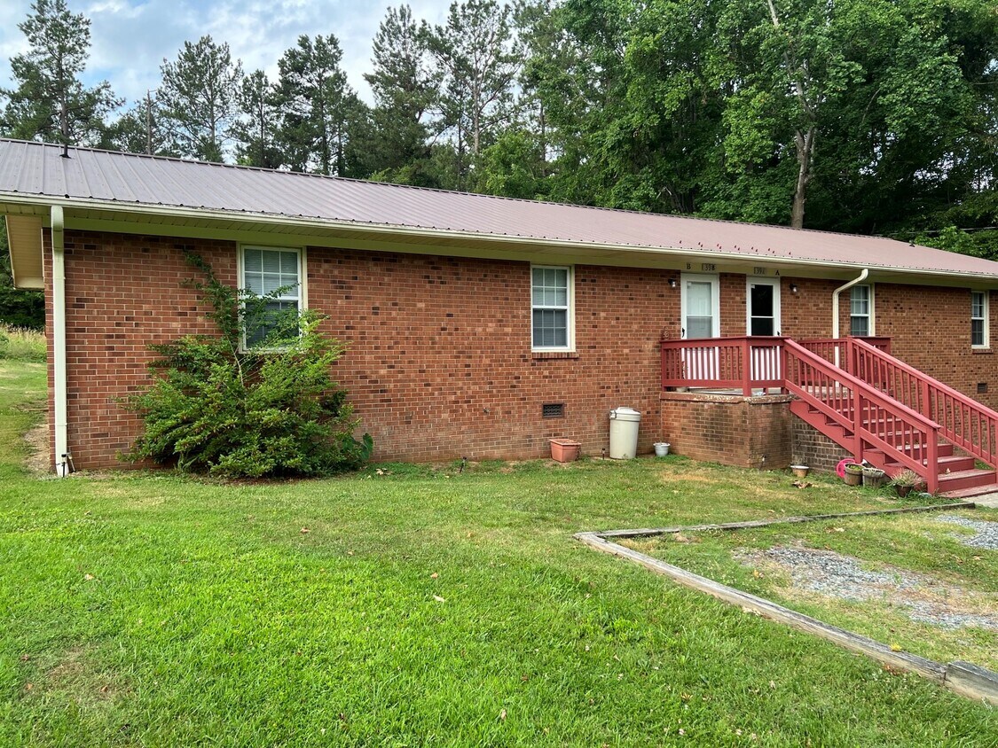 398 Tom Everhart Rd Unit B, Lexington, NC 27292 Apartments in