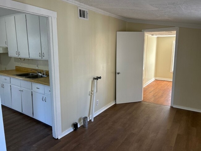 Building Photo - Home for rent