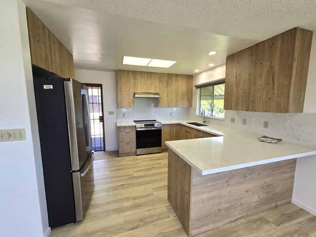 Building Photo - Renovated 2br/1ba Halawa Heights Cottage with Pearl Harbor Views!