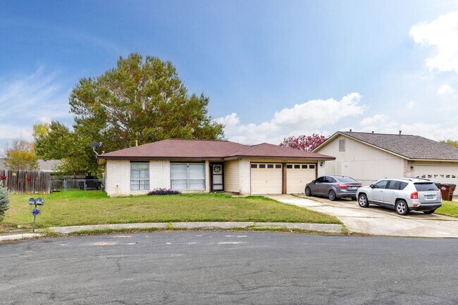 Foto del edificio - *COMING SOON!* 3 Bedroom 2 Bath Home Near ...