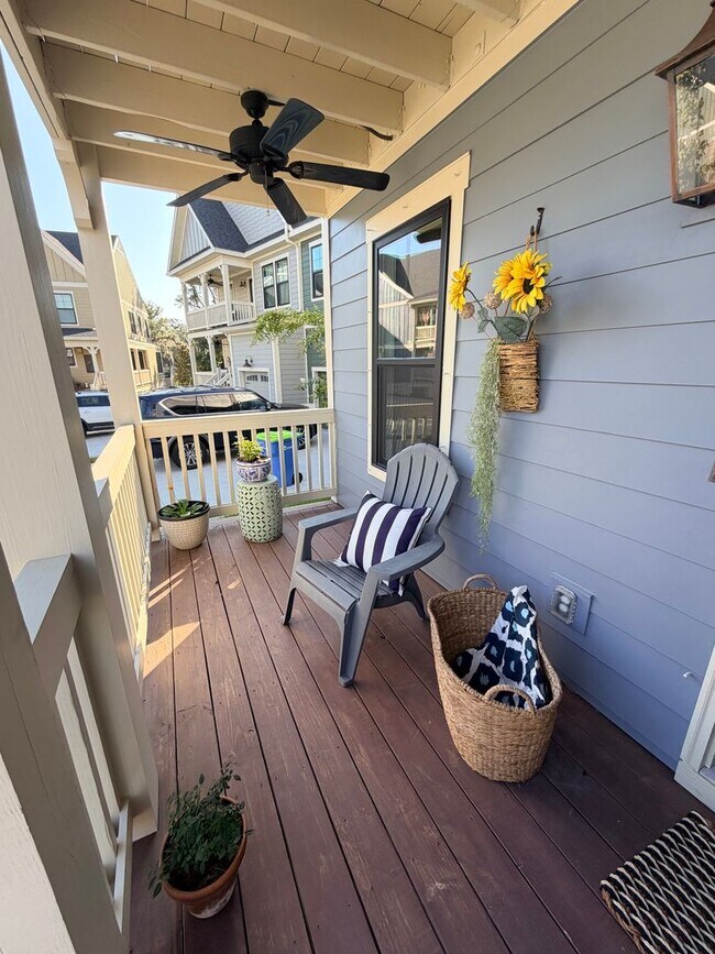 Building Photo - Four Bedroom Town Home in Old Stoney Village- Two Primary Suites