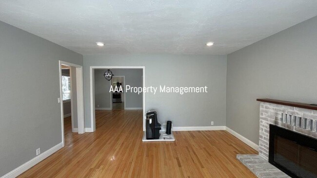 Building Photo - Concord beautiful 3 bedroom 2 bathroom hom...