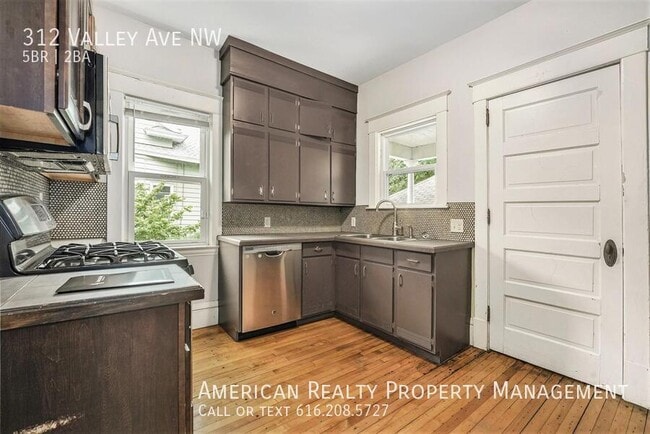 Foto del edificio - 312 Valley Ave NW