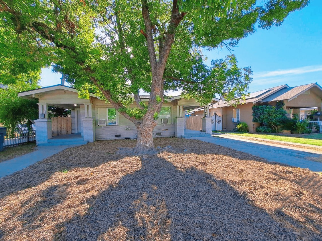 Primary Photo - 956-958 N Farris