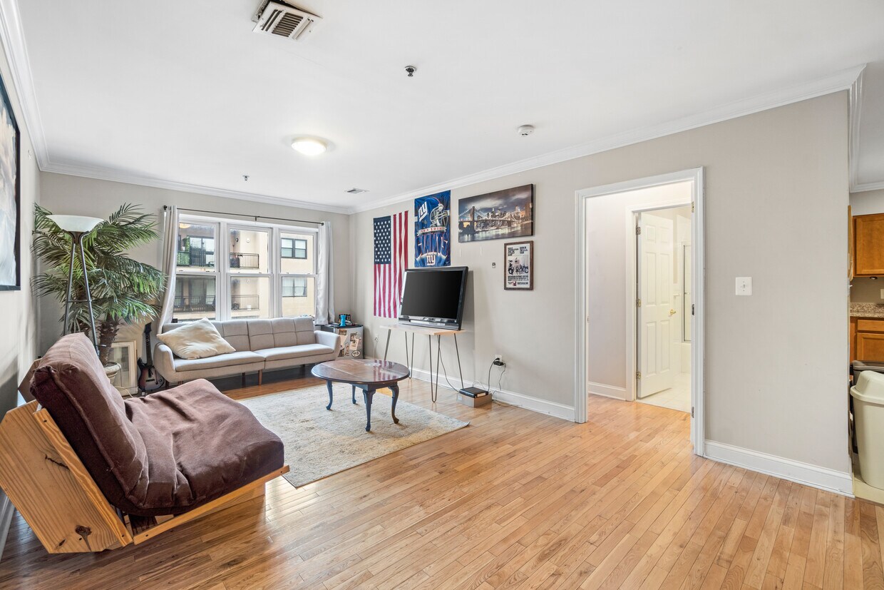 Primary Photo - 214 Jackson St