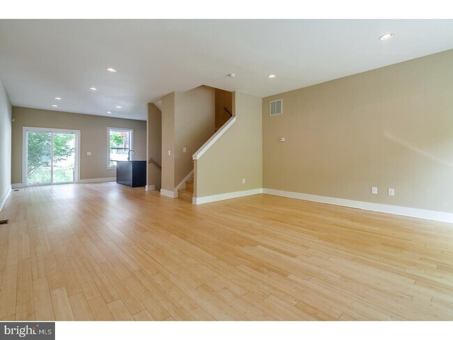Building Photo - 513 Carpenter St
