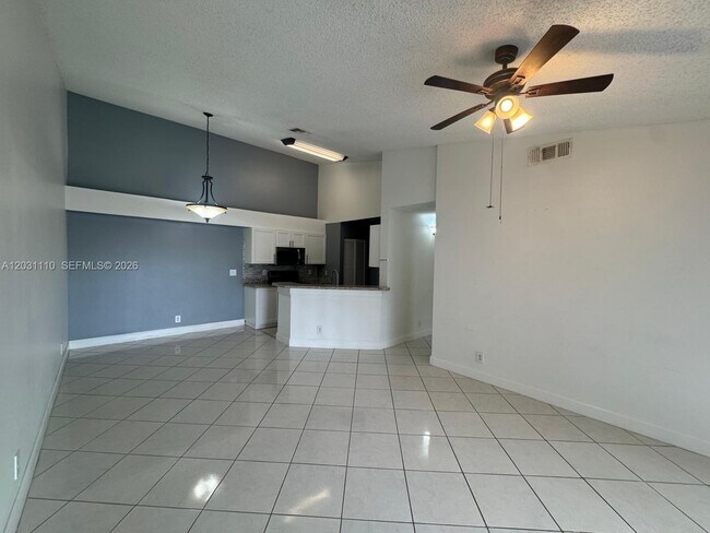 Building Photo - 9999 Summerbreeze Dr