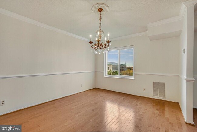 Building Photo - 8360 Greensboro Dr