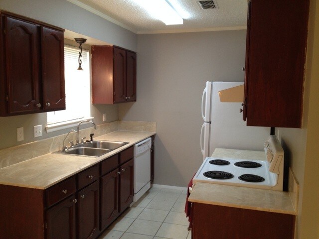 Kitchen - 5835 Cliff Walk Dr