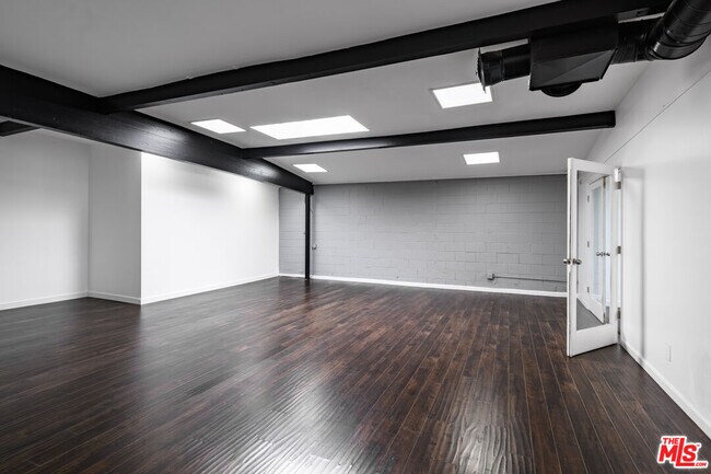 Foto del edificio - 13347 Washington Blvd