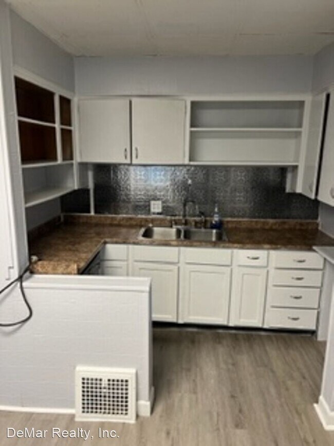 Foto del edificio - 7 br, 2 bath House - 359 Elberen Ave