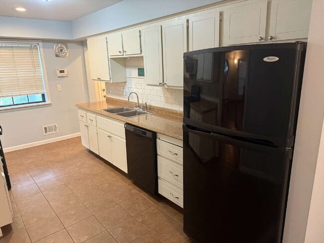 Building Photo - 3-Bedroom Home in Royal Oak – 1242 Sq. Ft....