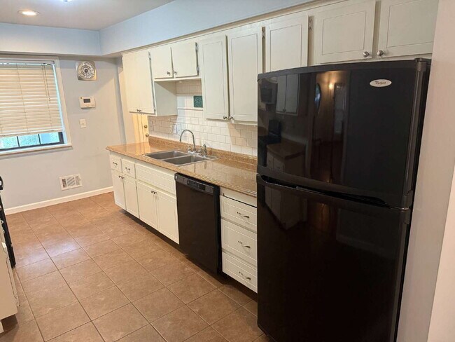 Foto del edificio - 3-Bedroom Home in Royal Oak – 1242 Sq. Ft....