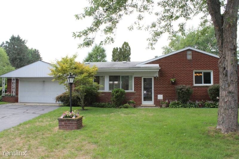 Primary Photo - 4 br, 2 bath House - M15 and Waldon area