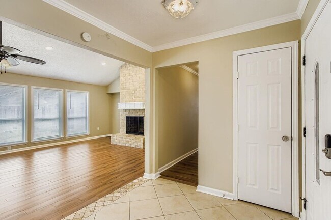 Foto del edificio - 15710 Sandy Hill Dr