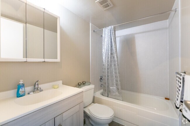 1 chambre, 1 salle de bain - 683 pi2 - Salle de bain - Summit Place