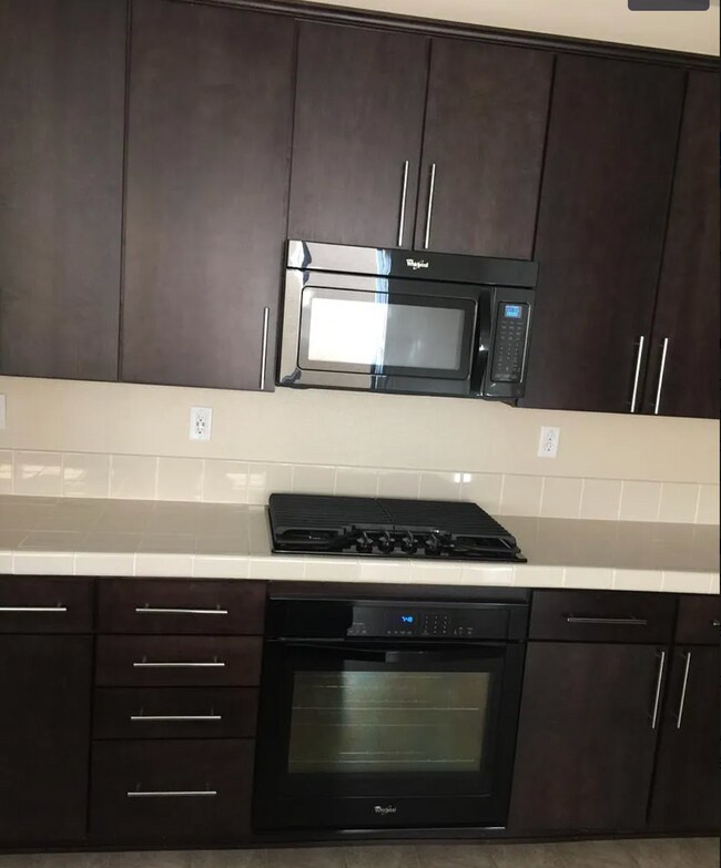 Foto del edificio - 272 Nimbus Cmn