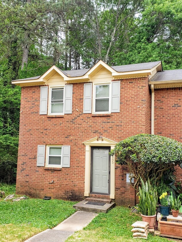 5285 Oakridge Dr, Stone Mountain, GA 30083 Townhome Rentals in Stone