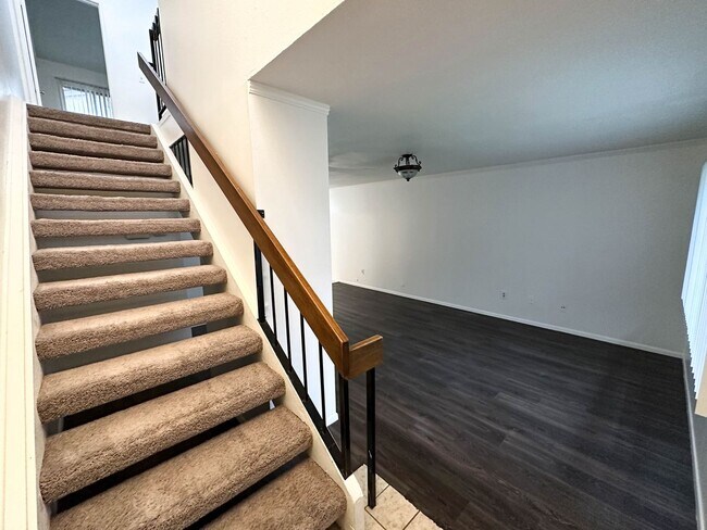 Foto del edificio - Townhome AVAILABLE NOW in Colton. 2 Bed / 2 Bath Floorplan  + Garage!