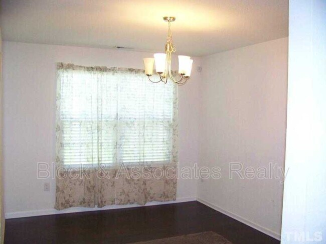 Building Photo - 101 Stone Chase Way