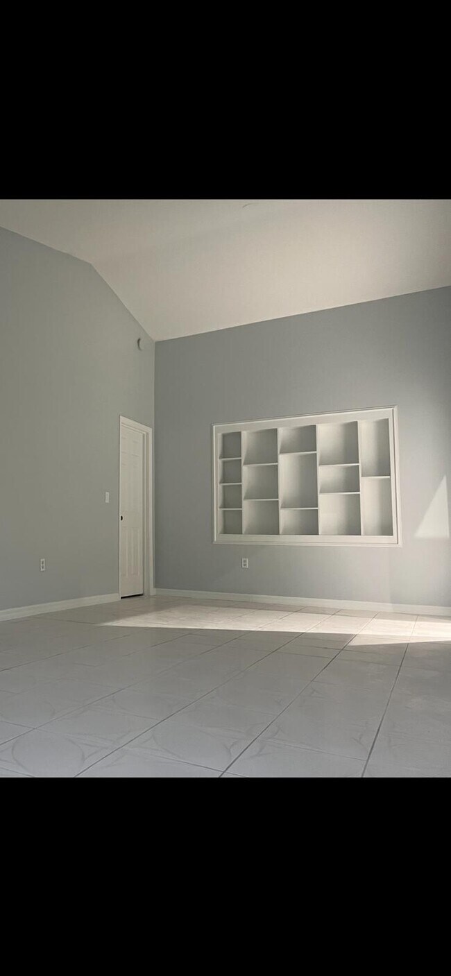 Building Photo - 40 Wendy Ln