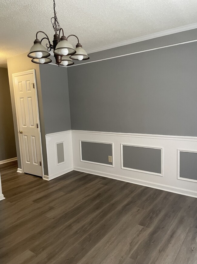 Building Photo - 11901 Henderson Hill Rd