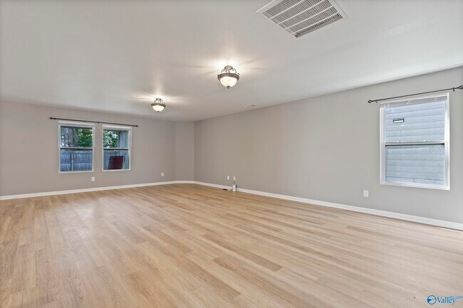 Building Photo - 271 Bermuda Lakes Dr