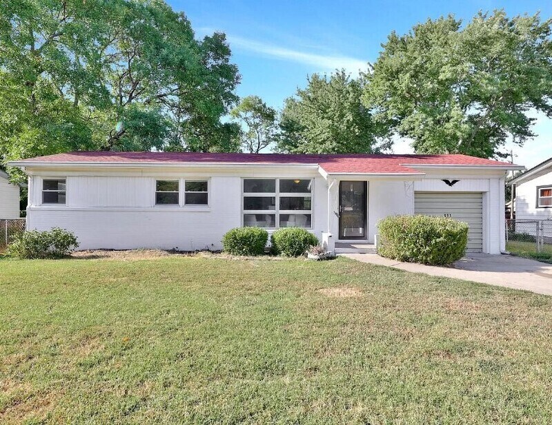 Primary Photo - 211 E Meadowlark Rd