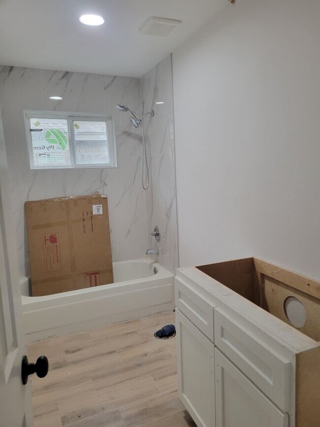 Foto del edificio - 12018 Woolford Dr