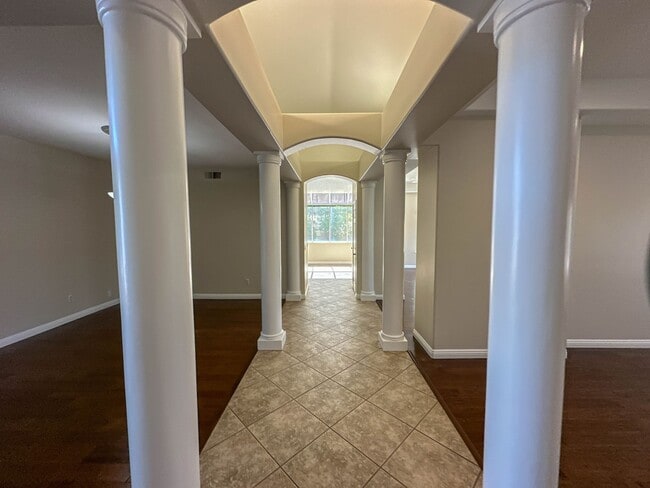 Foto del edificio - COMING SOON! Single Story 3 Bedroom Home for Rent in Newhall!