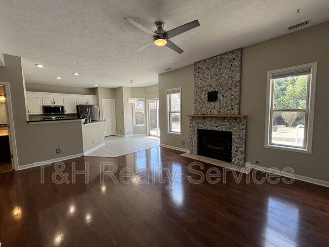 Building Photo - 10012 Ashbury Cir