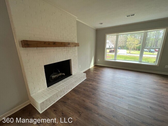 Building Photo - 4 br, 2.5 bath House - 2080 S. Evergreen St