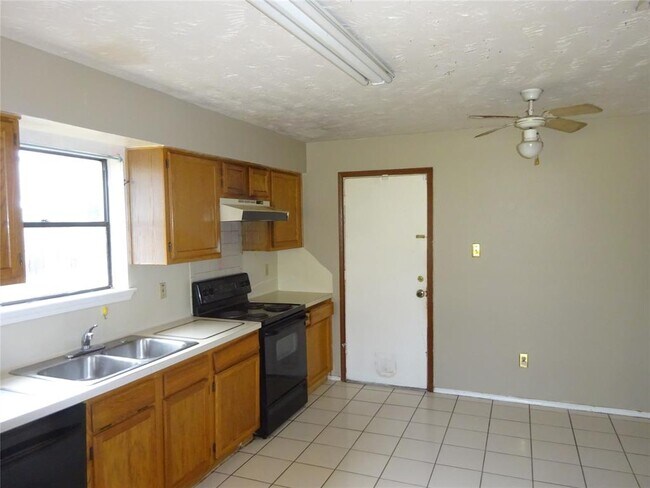 Building Photo - 4911 E Fallen Bough Dr