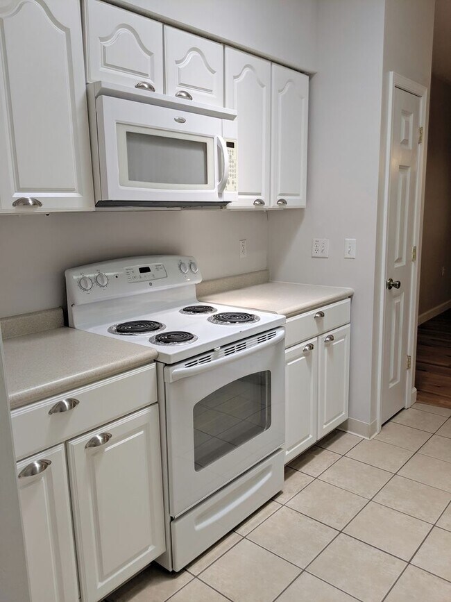 Building Photo - Rental-Beautiful West Asheville Home! **UTILITES INCLUDED**