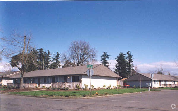 Building Photo - 2000 N Main Ave