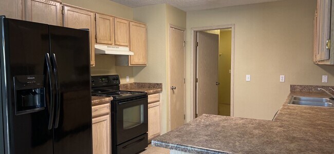 Foto del edificio - ***1663 N. Saddlehorn Avenue***