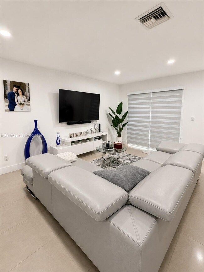 Foto del edificio - 12610 SW 54th St