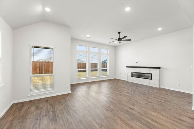 Foto del edificio - 3320 Lakestriker Rd