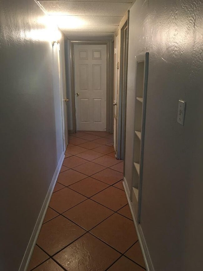 Building Photo - 121 SE Bonita Ct