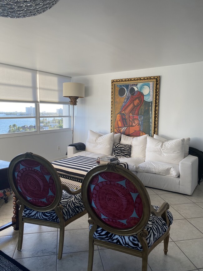 Foto del edificio - 11930 N Bayshore Dr